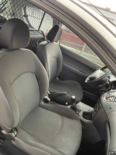 Peugeot 206 HDi 70CV 3p. XAD Van FAP (6)