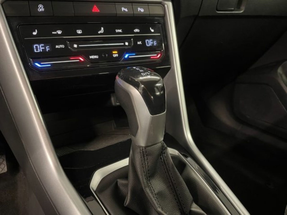 Volkswagen T-Roc 1.5 tsi Life dsg (2)