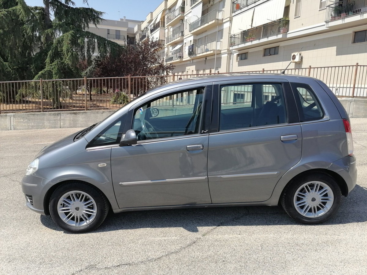 Lancia Musa 1.3 Mjt 95 CV DFN Gold (7)