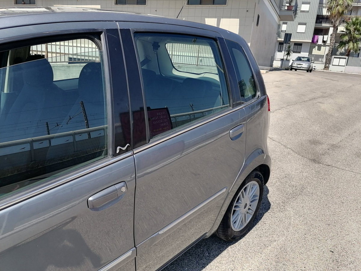 Lancia Musa 1.3 Mjt 95 CV DFN Gold (9)