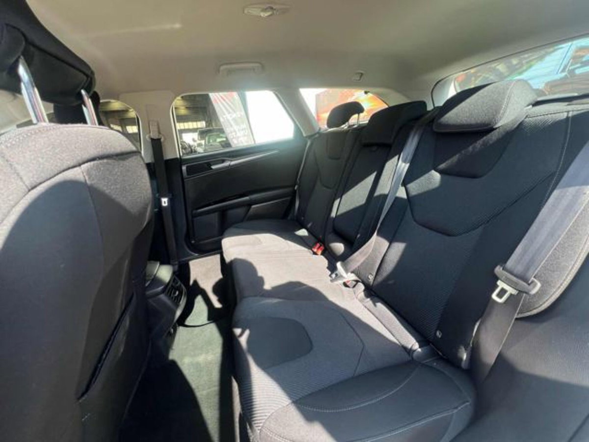 Ford Mondeo 2.0 TDCi 150 CV S&S Powershift 4 porte Vignale (13)