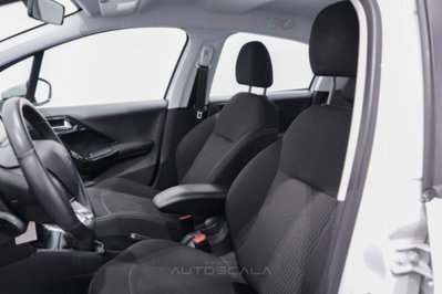 Peugeot 208 82 5 porte Access (11)