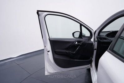 Peugeot 208 82 5 porte Access (9)