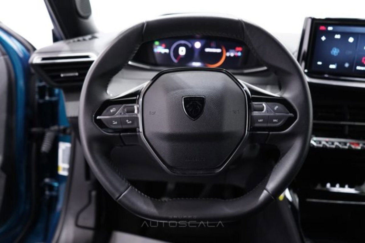 Peugeot 2008 1.2 puretech Allure s&s 100cv (12)