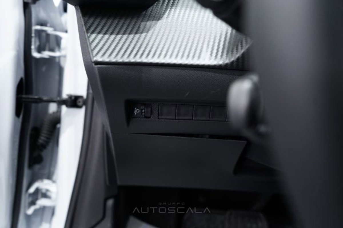 Peugeot 208 1.2 hybrid Active 100cv e-dcs 6 (11)