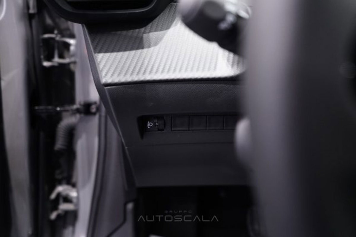 Peugeot 208 1.2 hybrid Active 100cv e-dcs 6 (12)