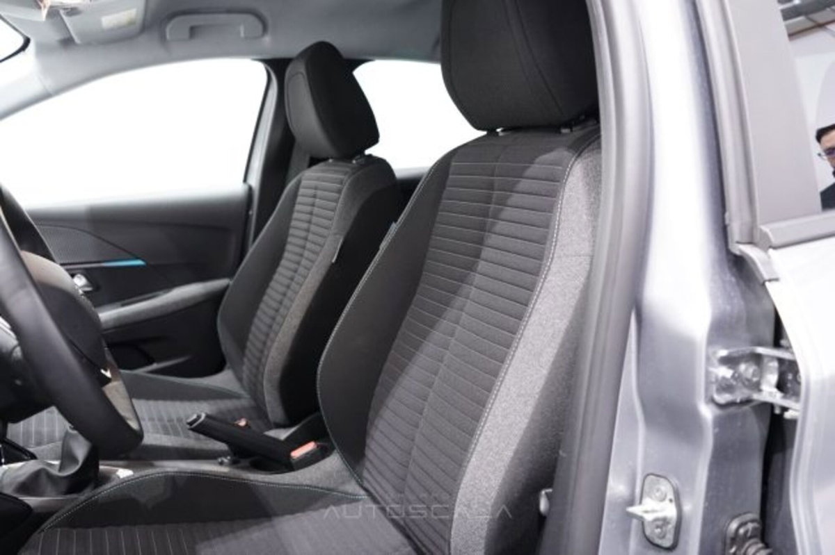 Peugeot 208 1.2 puretech Active s&s 75cv (11)