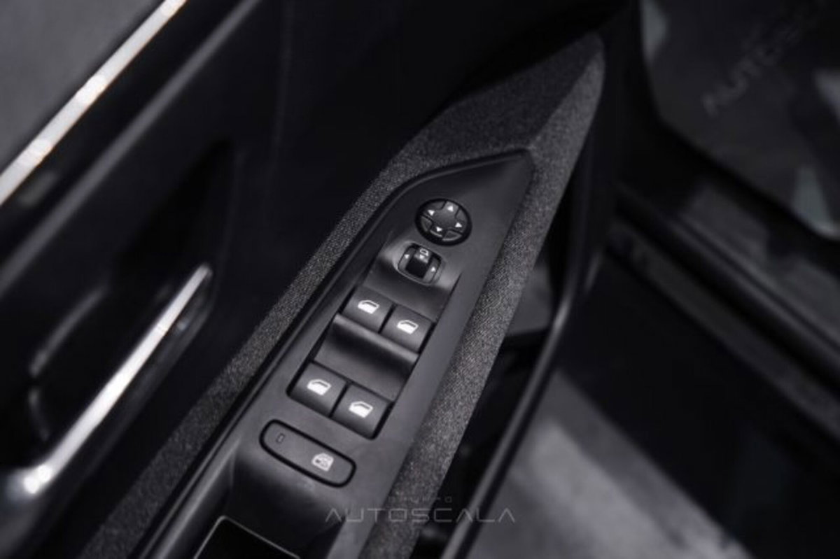 Peugeot 3008 PureTech Turbo 130 S&S EAT8 Active Pack (9)