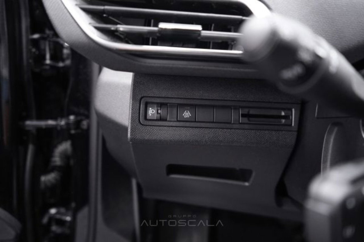 Peugeot 3008 PureTech Turbo 130 S&S EAT8 Active Pack (11)