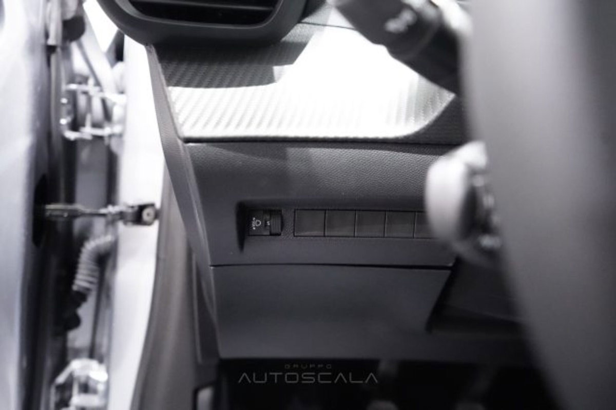 Peugeot 208 1.2 puretech Active s&s 100cv (12)