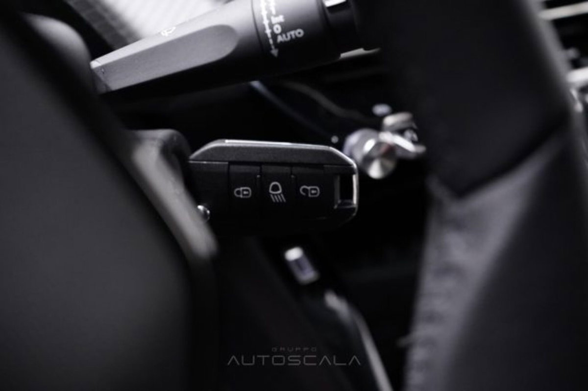 Peugeot 208 1.2 puretech Active s&s 100cv (15)