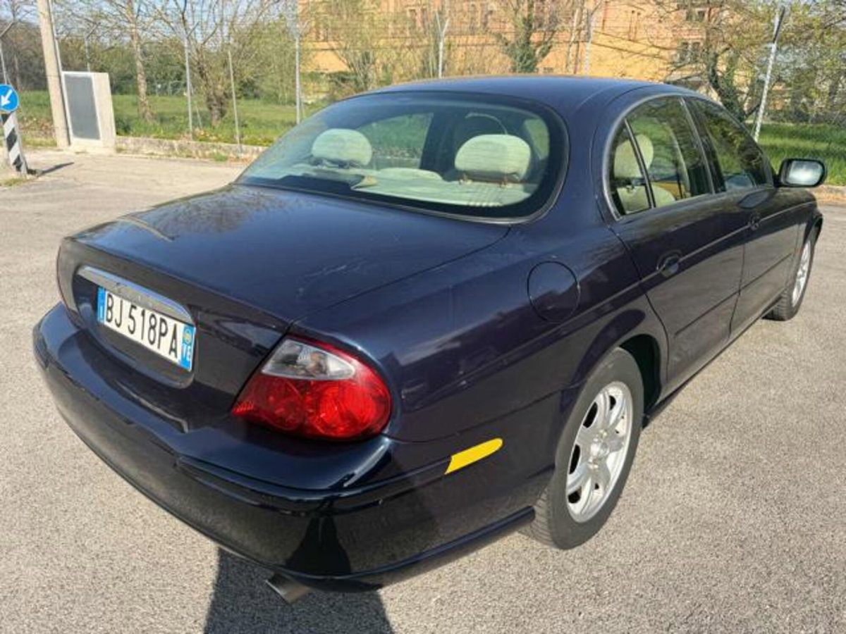 Jaguar S-Type 3.0 V6 Executive (9)