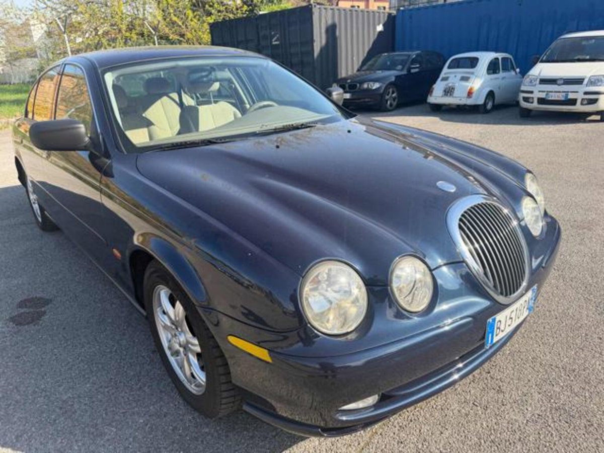 Jaguar S-Type 3.0 V6 Executive (2)