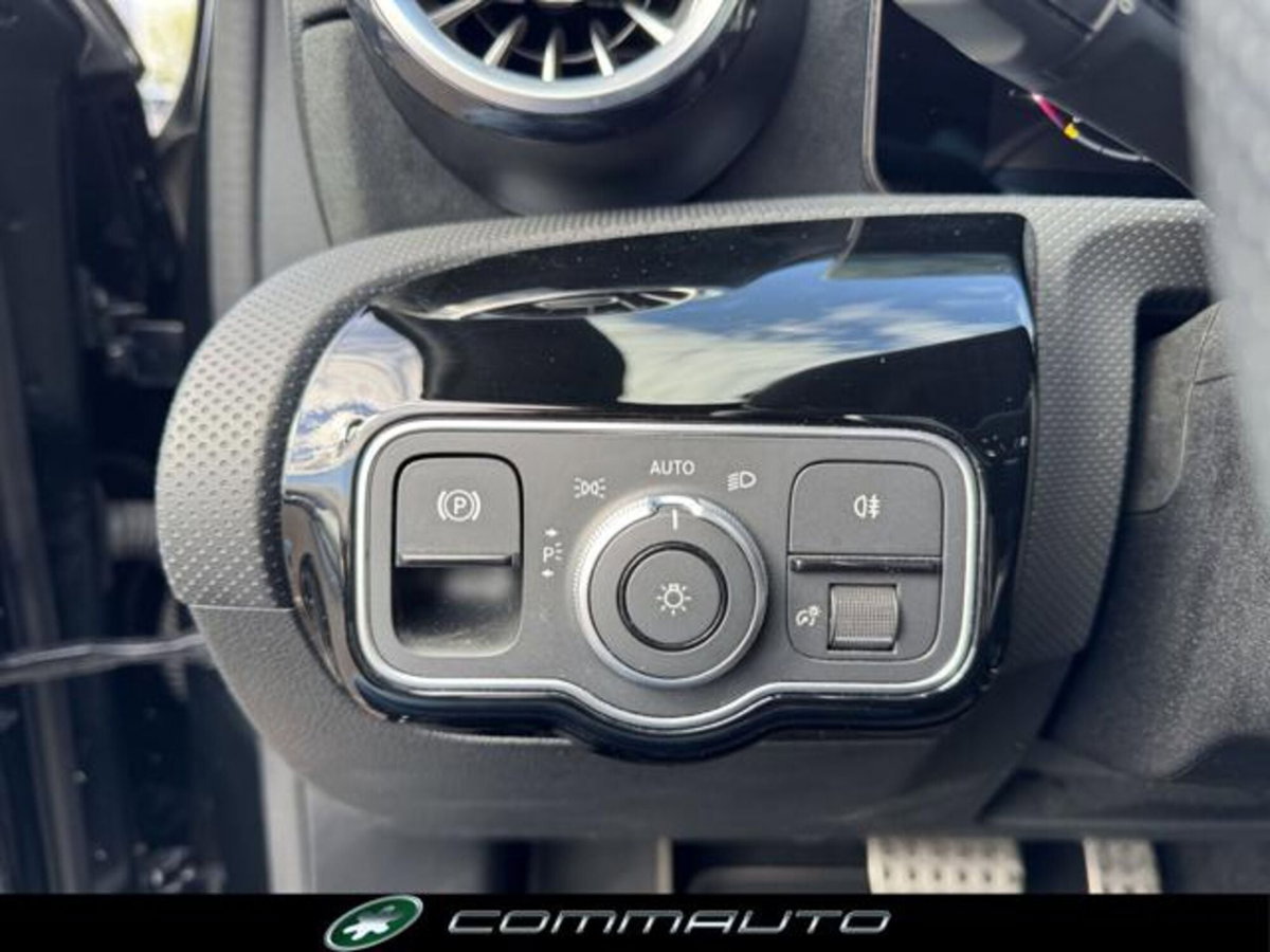 Mercedes-Benz Classe A 180 AMG Line Premium Plus auto (12)