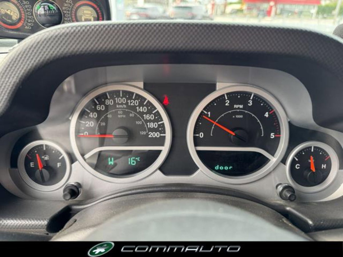 Jeep Wrangler Unlimited 2.8 CRD Sahara (13)