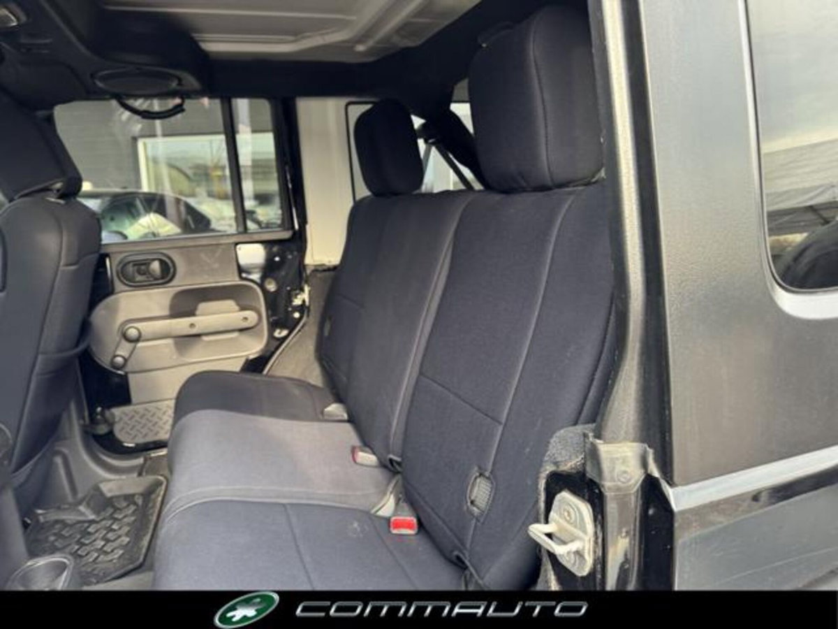 Jeep Wrangler Unlimited 2.8 CRD Sahara (20)