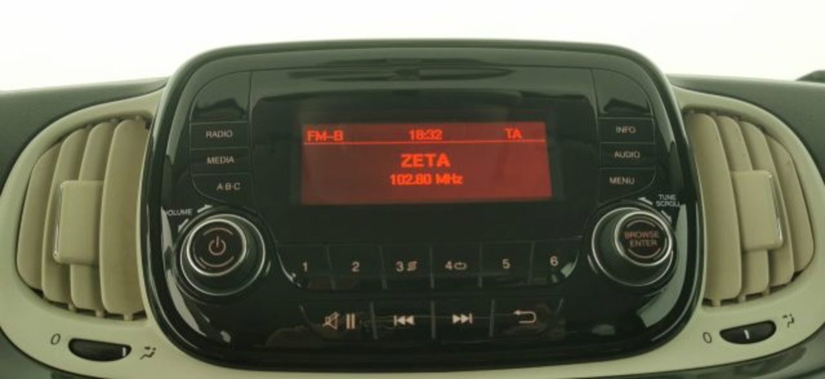 Fiat 500 1.0 Hybrid Red (11)