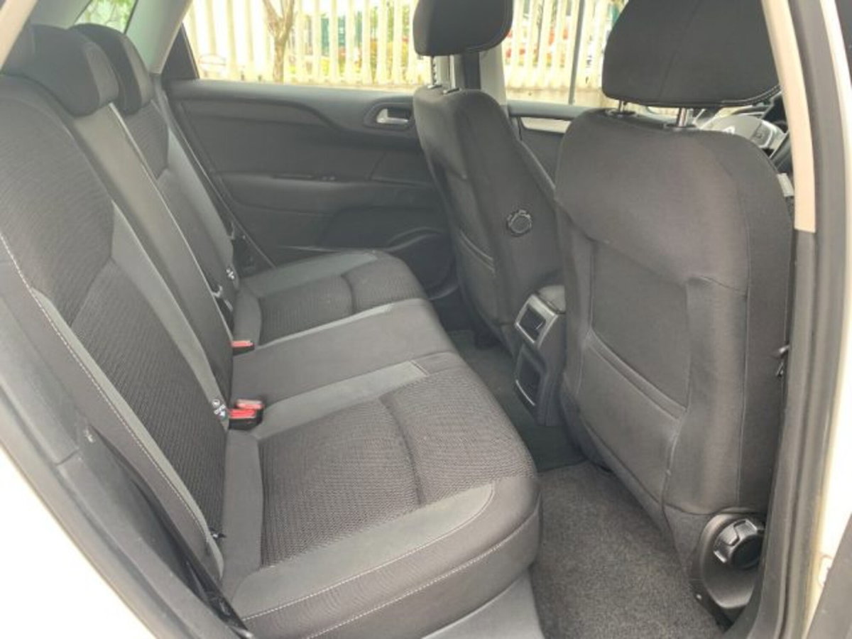 Citroen C4 BlueHDi 100 Feel (11)