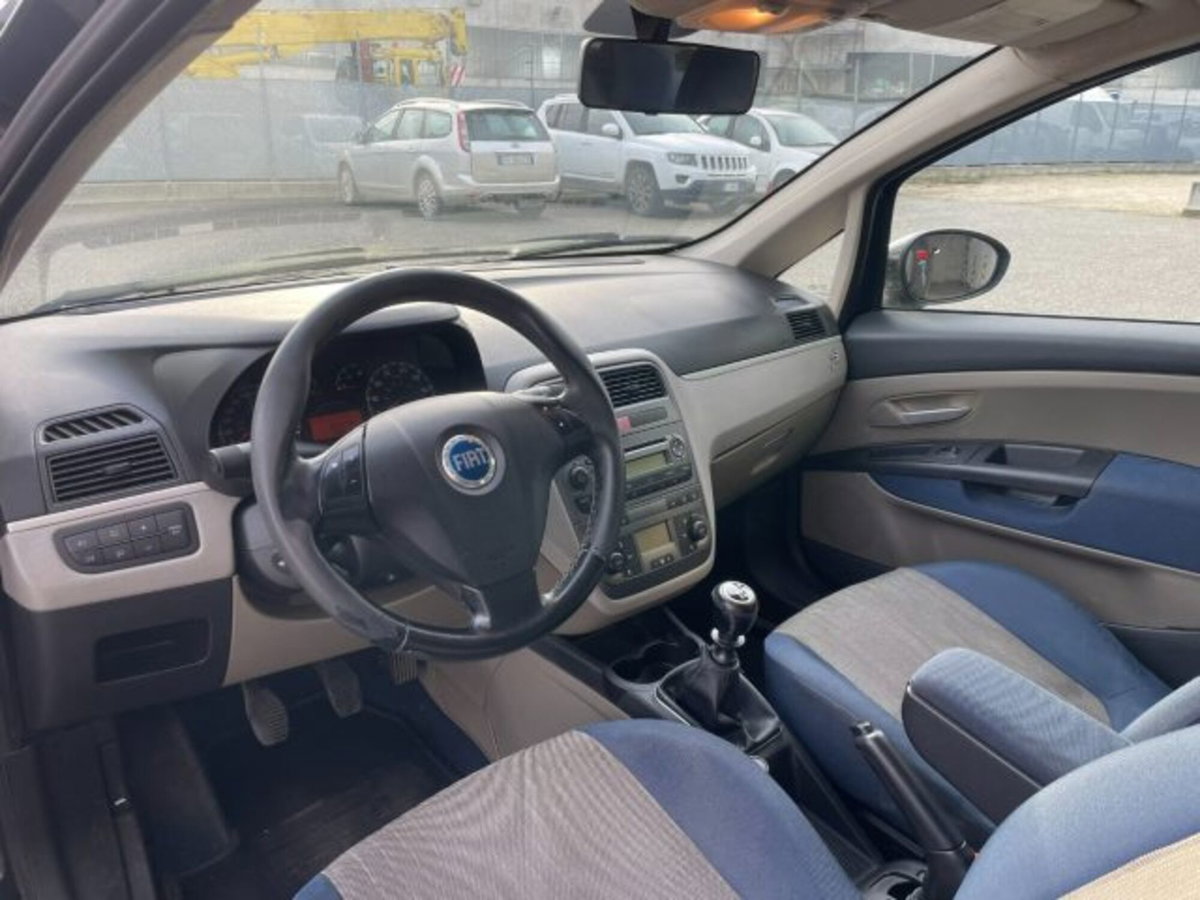 Fiat Grande Punto 1.3 MJT 90 CV 3 porte Emotion (13)