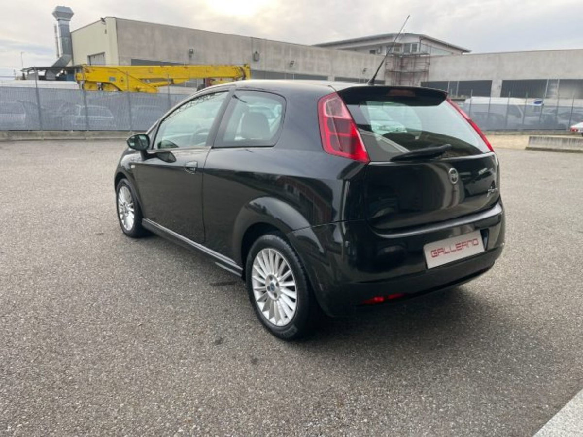 Fiat Grande Punto 1.3 MJT 90 CV 3 porte Emotion (5)