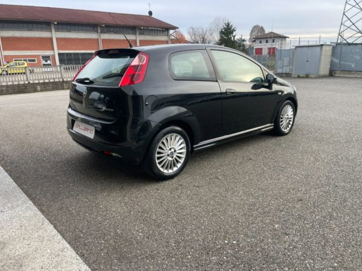Fiat Grande Punto 1.3 MJT 90 CV 3 porte Emotion (6)