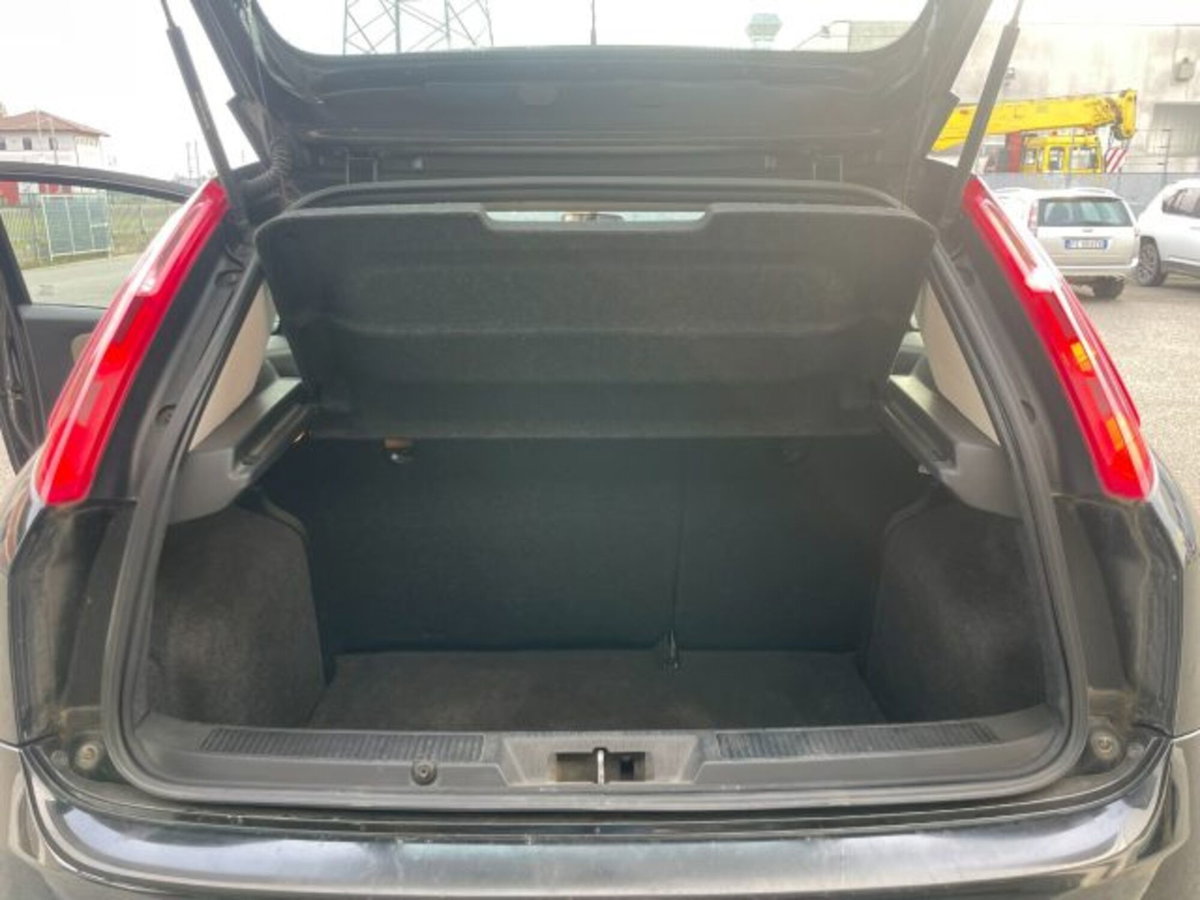 Fiat Grande Punto 1.3 MJT 90 CV 3 porte Emotion (7)