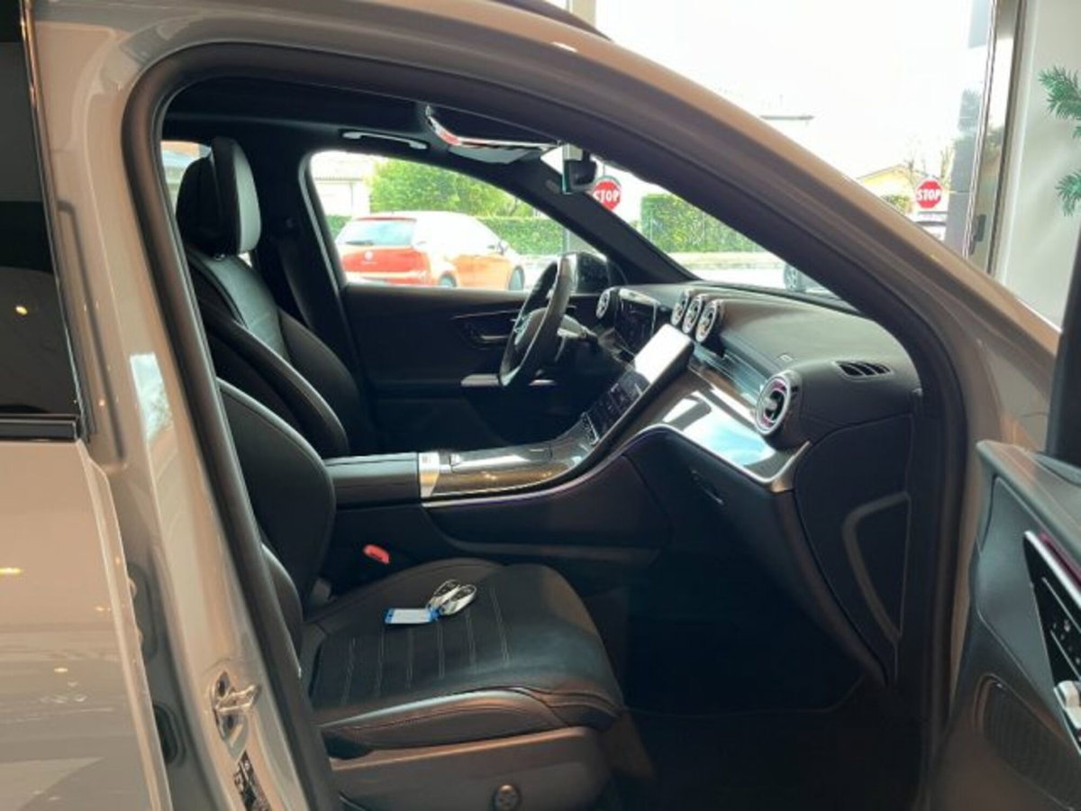 Mercedes-Benz GLC SUV 300 d AMG Line Premium Plus 4matic auto (19)
