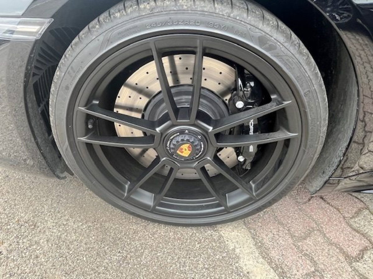 Porsche 911 Cabrio Targa 3.0 4 GTS (10)