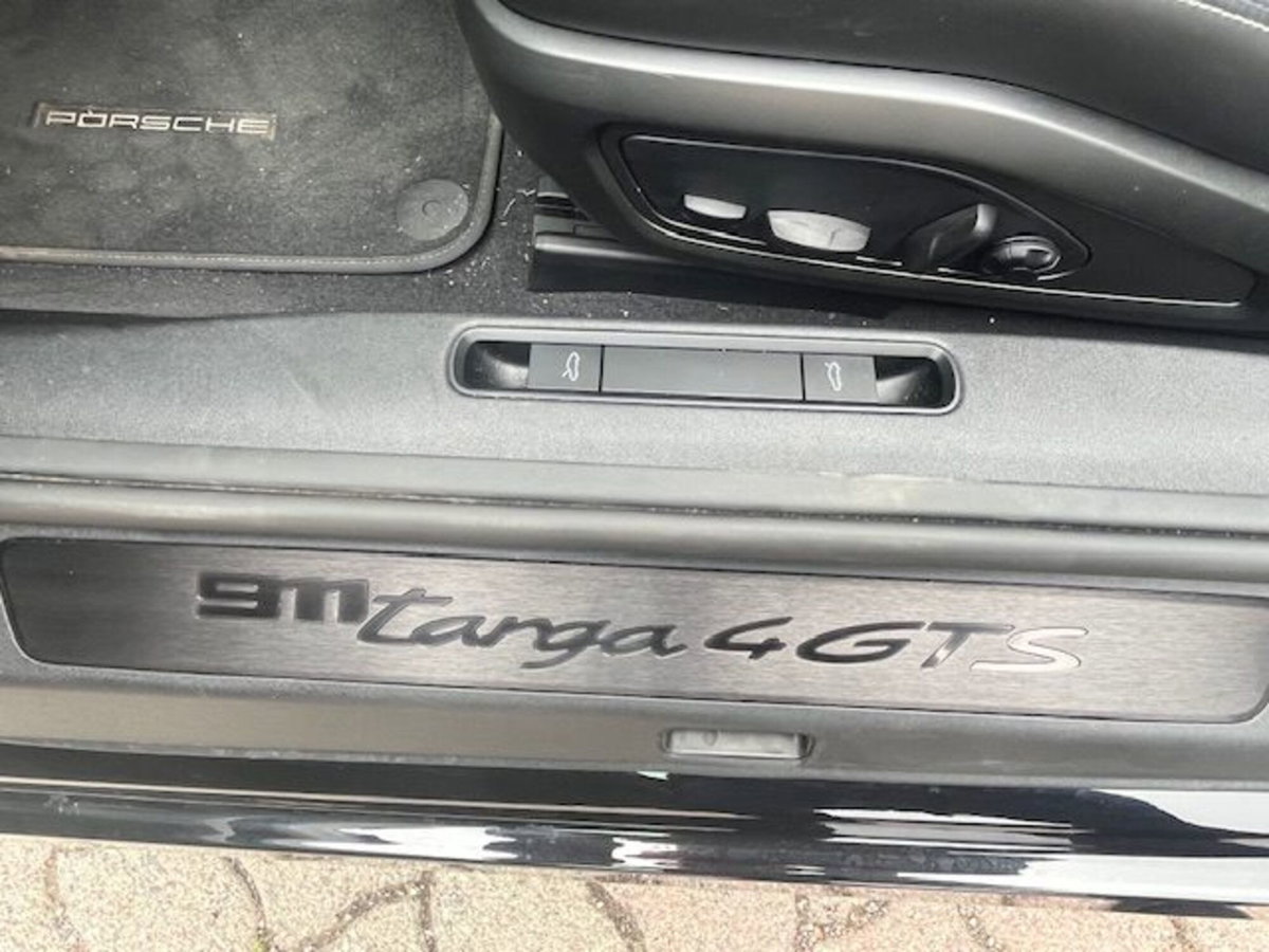 Porsche 911 Cabrio Targa 3.0 4 GTS (15)