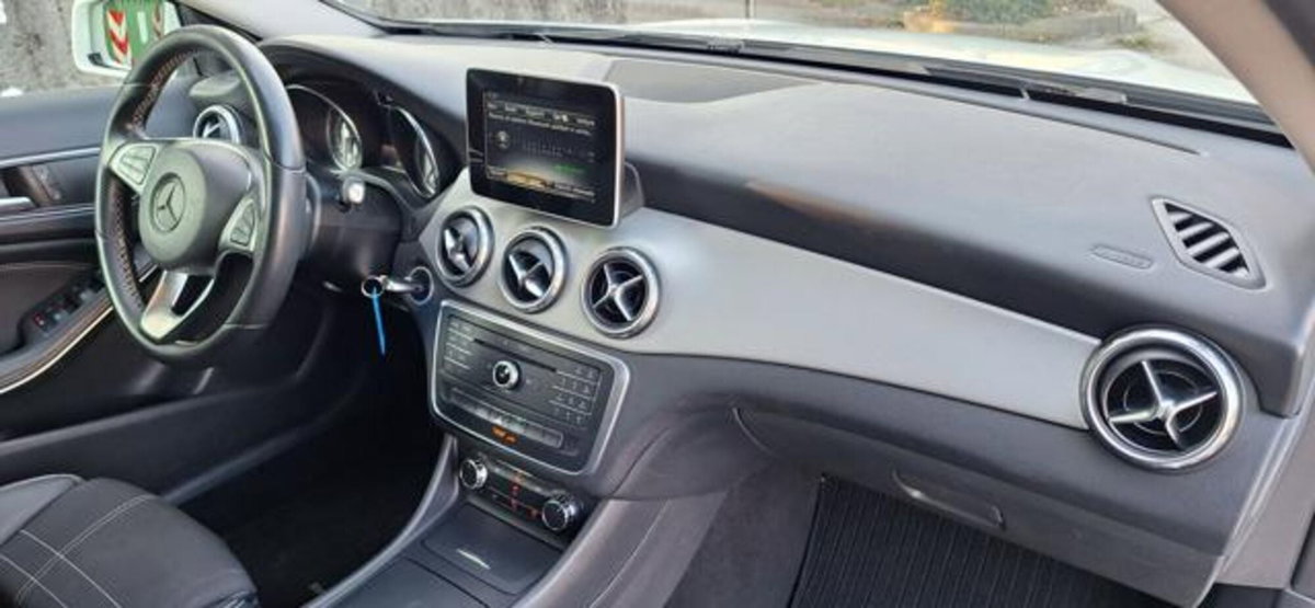 Mercedes-Benz GLA SUV 200 d Automatic Sport (18)