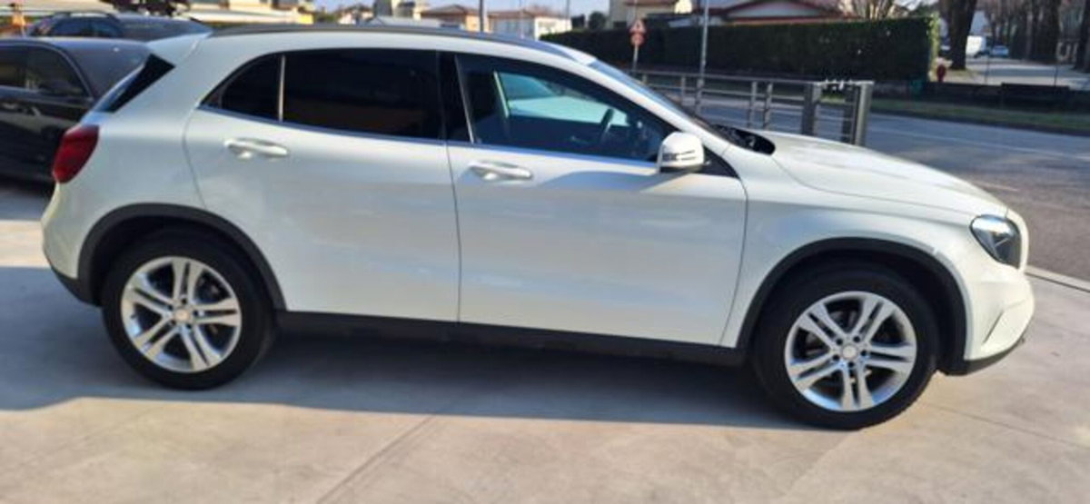 Mercedes-Benz GLA SUV 200 d Automatic Sport (19)