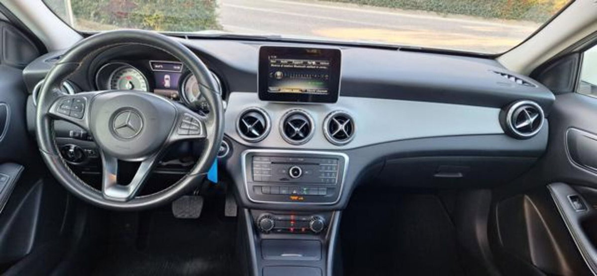 Mercedes-Benz GLA SUV 200 d Automatic Sport (2)