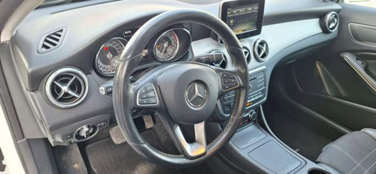 Mercedes-Benz GLA SUV 200 d Automatic Sport (7)