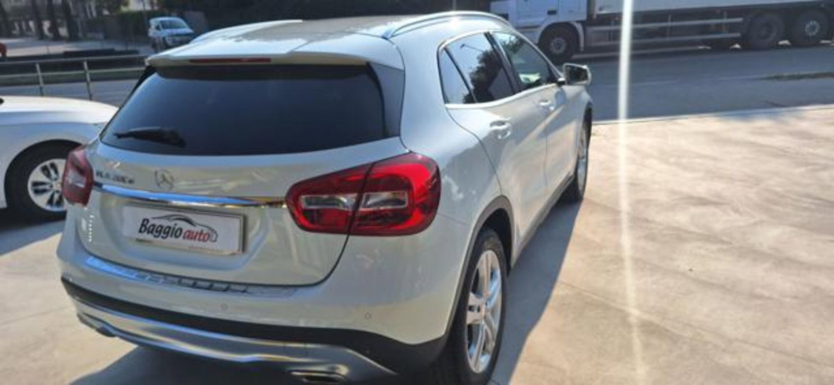 Mercedes-Benz GLA SUV 200 d Automatic Sport (8)