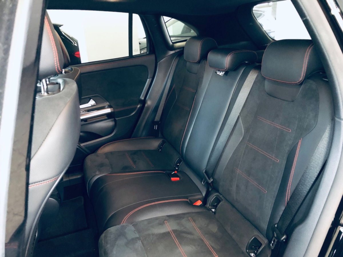 Mercedes-Benz GLA SUV 200 d Automatic Premium (12)