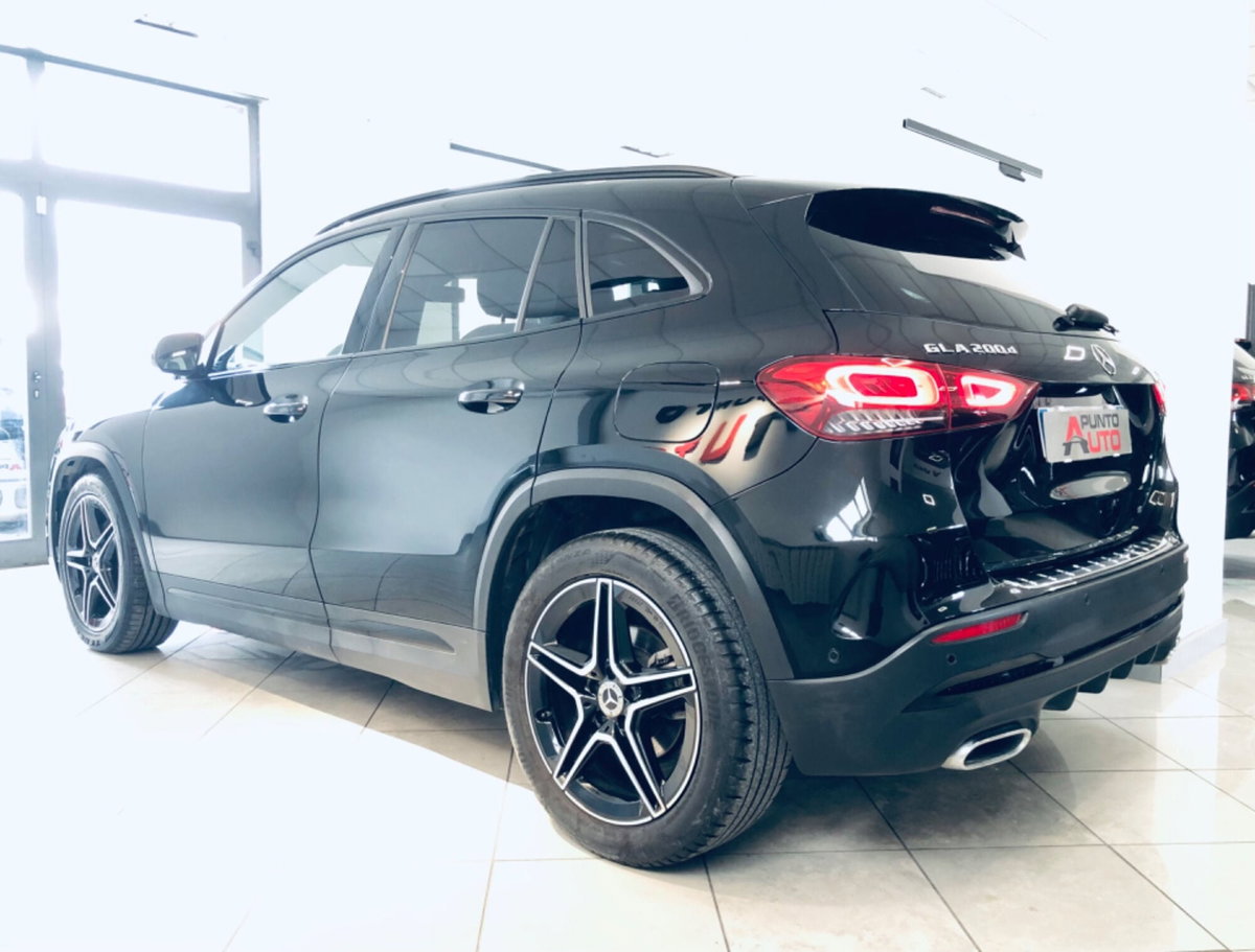 Mercedes-Benz GLA SUV 200 d Automatic Premium (2)