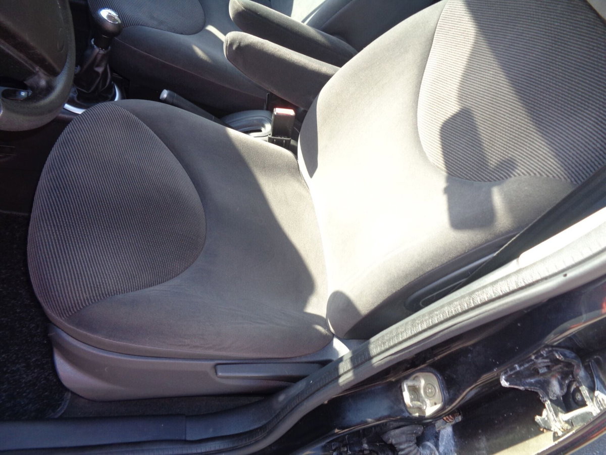 Citroen C3 1.1 airdream Elegance (12)