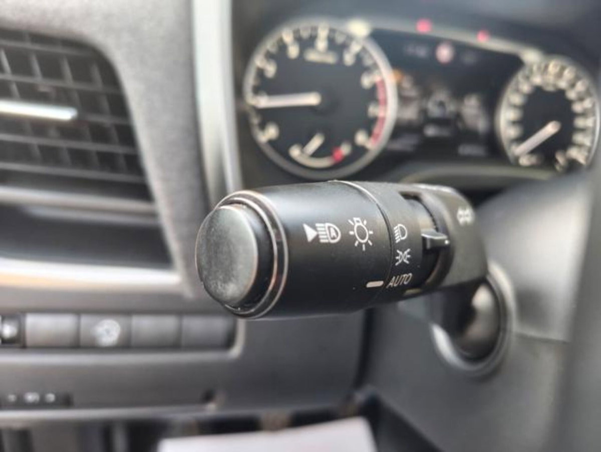 Nissan Qashqai 1.3 mhev Acenta 2wd 140cv (12)