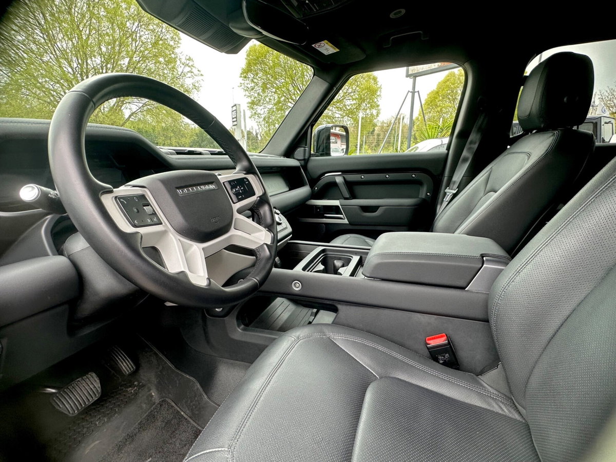 Land Rover Defender 110 3.0d i6 mhev X-Dynamic SE awd 200cv auto (11)