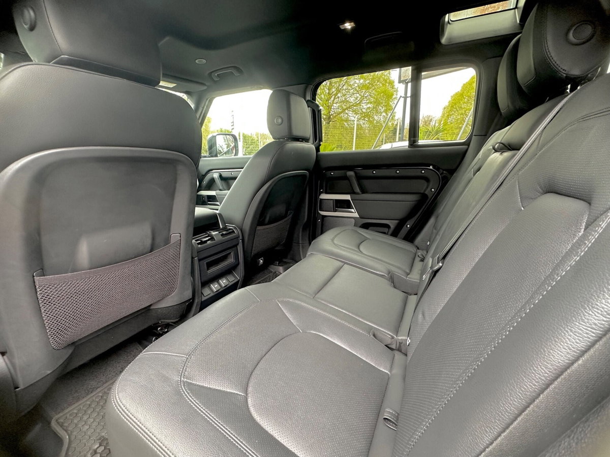 Land Rover Defender 110 3.0d i6 mhev X-Dynamic SE awd 200cv auto (12)