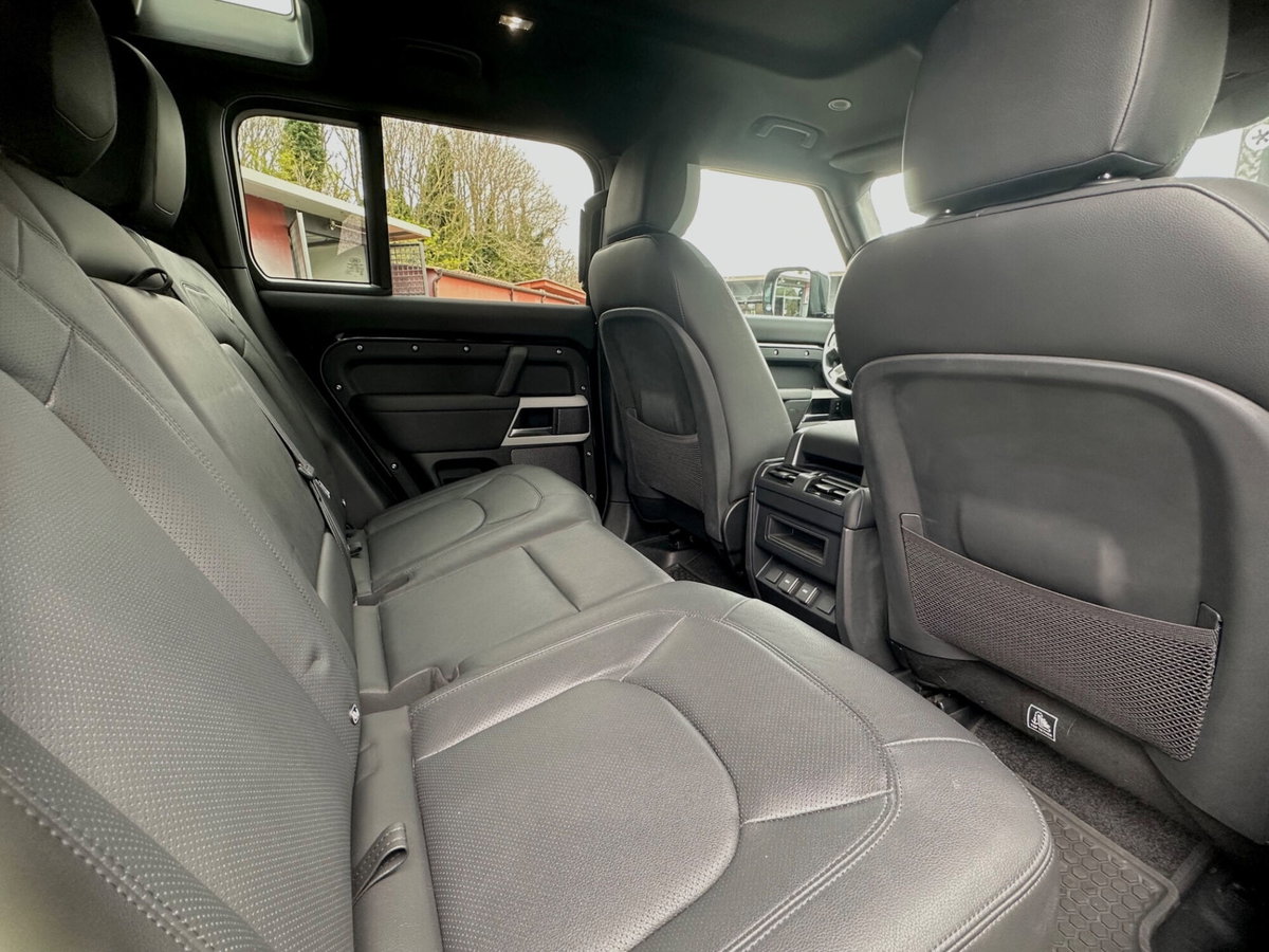 Land Rover Defender 110 3.0d i6 mhev X-Dynamic SE awd 200cv auto (13)