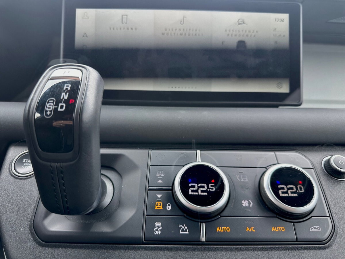 Land Rover Defender 110 3.0d i6 mhev X-Dynamic SE awd 200cv auto (14)