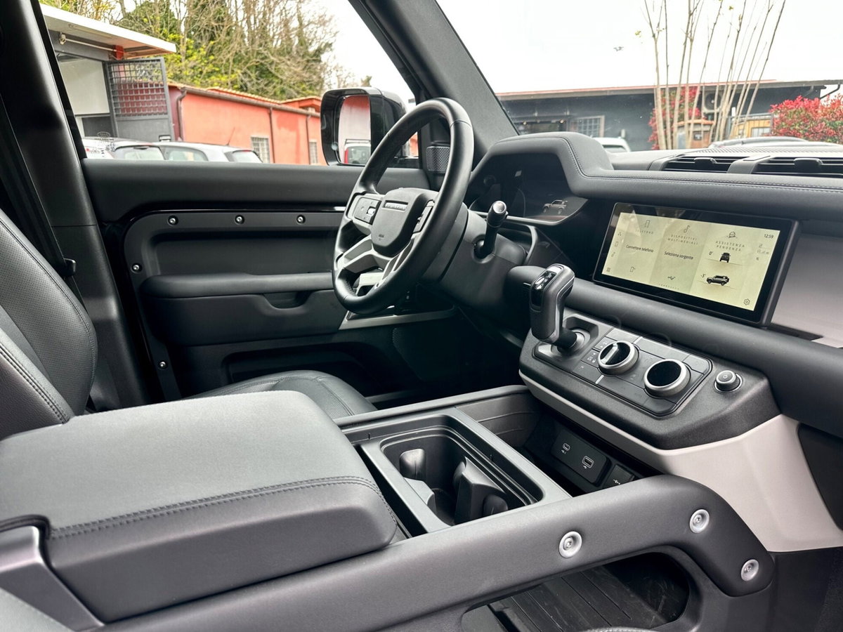 Land Rover Defender 110 3.0d i6 mhev X-Dynamic SE awd 200cv auto (15)