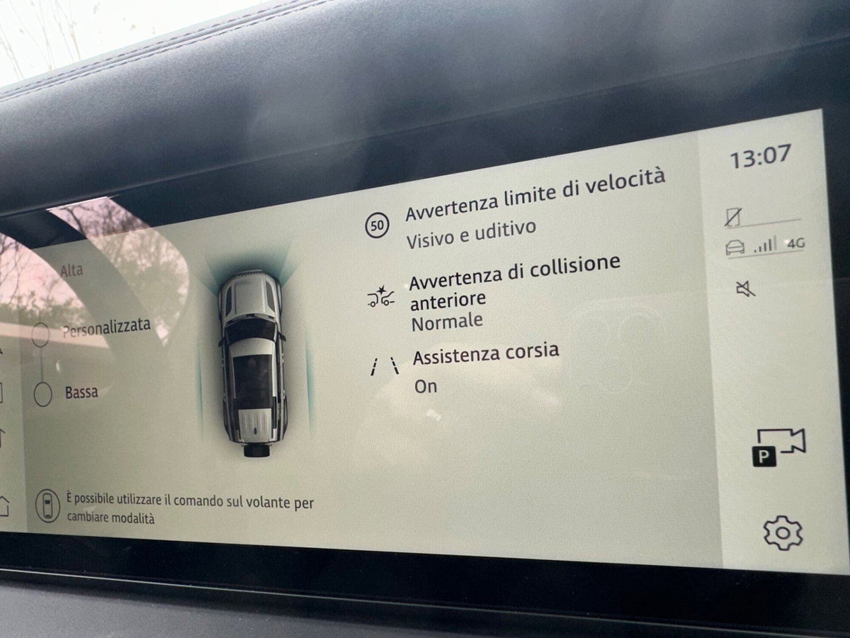 Land Rover Defender 110 3.0d i6 mhev X-Dynamic SE awd 200cv auto (17)