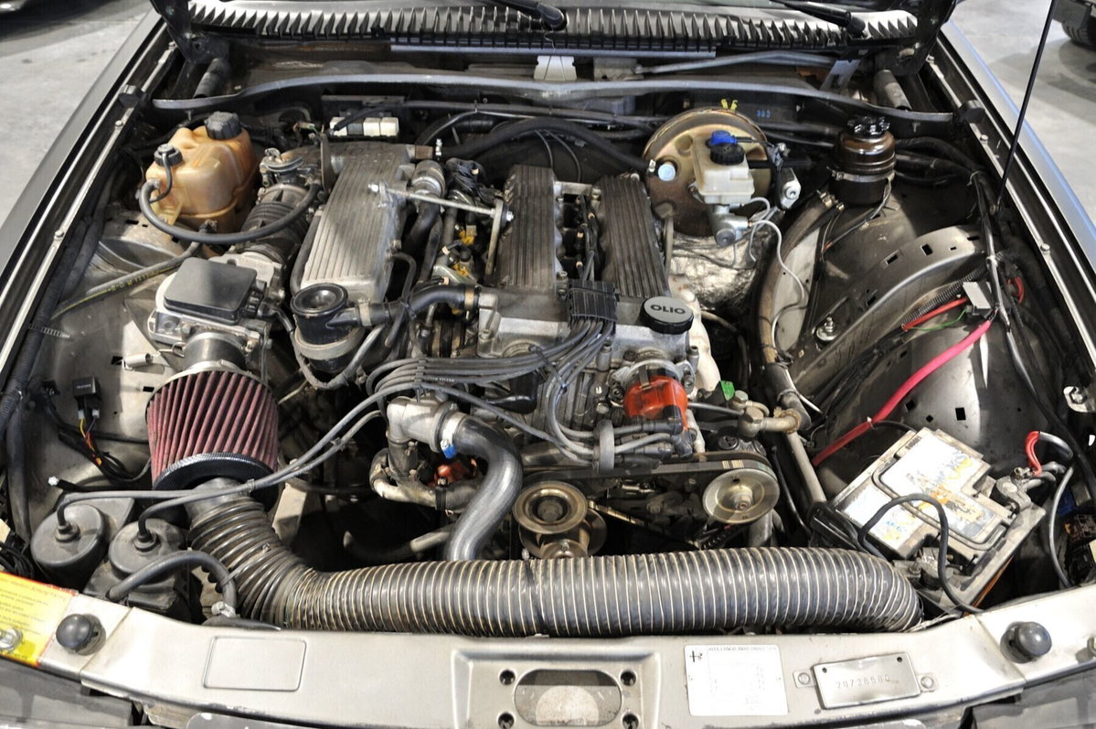 Alfa Romeo 75 2.0i Twin Spark (14)