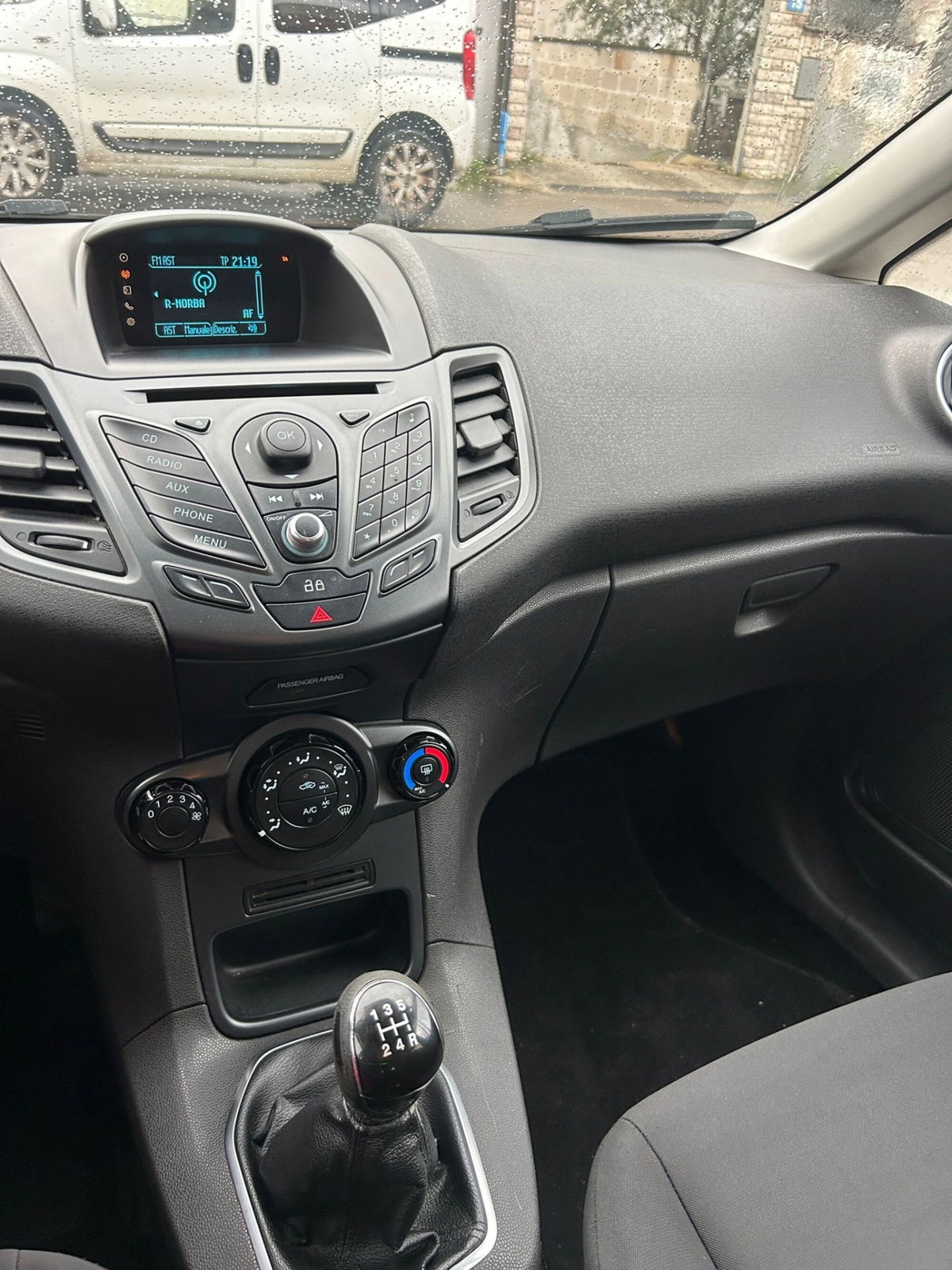 Ford Fiesta 1.5 TDCi 75CV 5 porte (12)