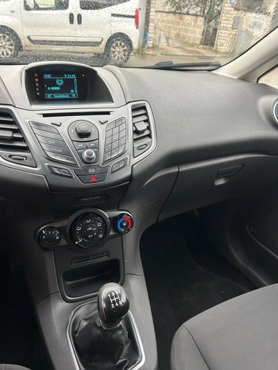 Ford Fiesta 1.5 TDCi 75CV 5 porte (12)
