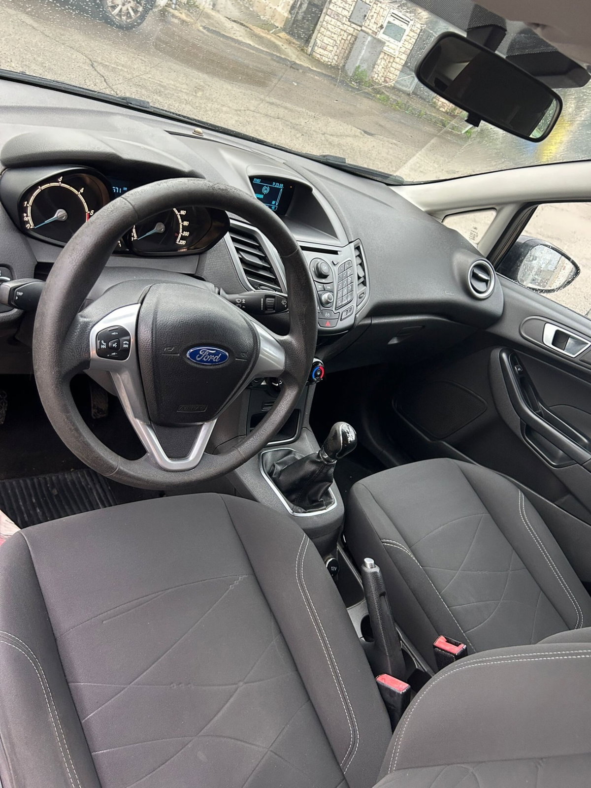Ford Fiesta 1.5 TDCi 75CV 5 porte (7)