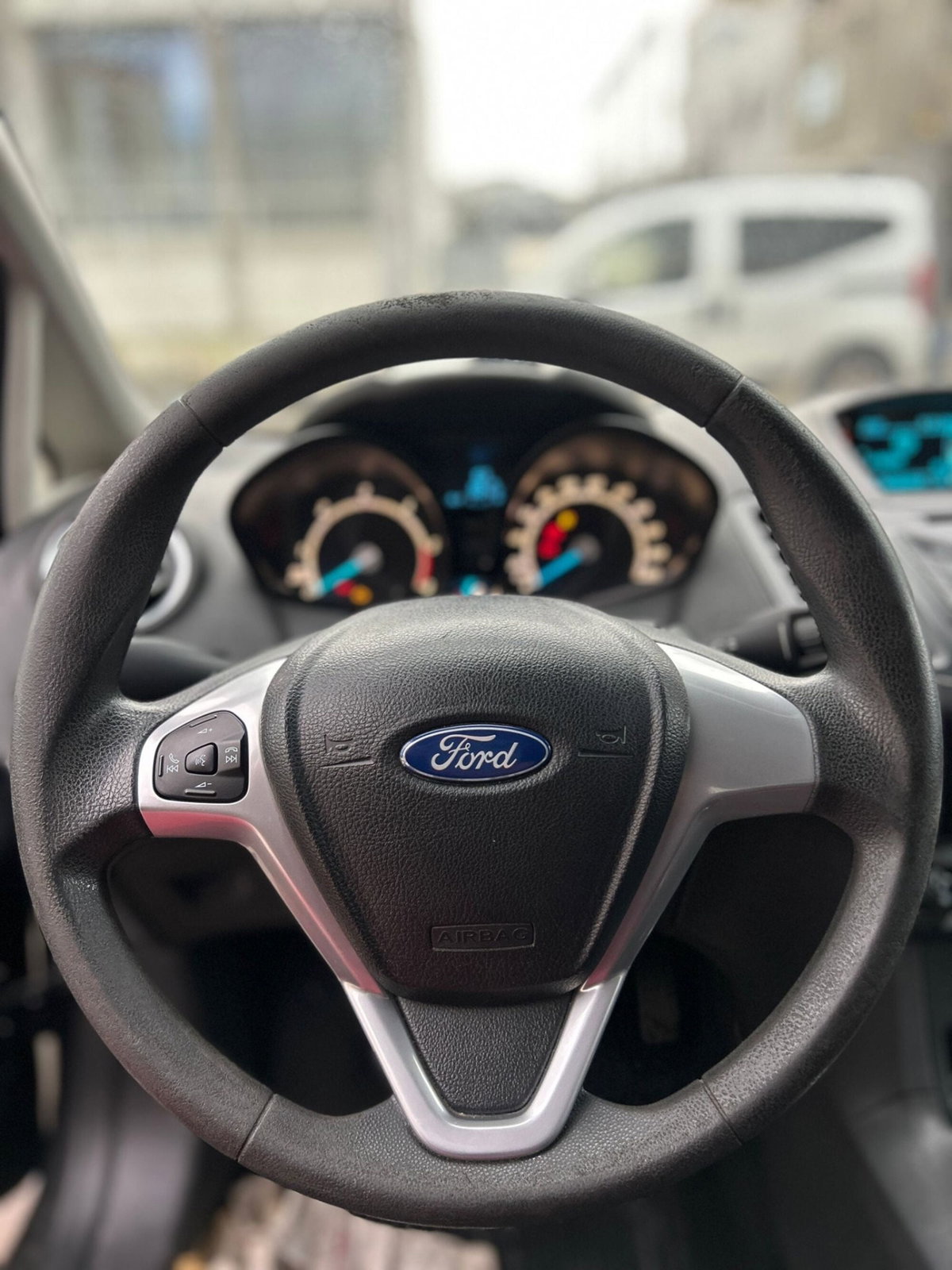 Ford Fiesta 1.5 TDCi 75CV 5 porte (9)
