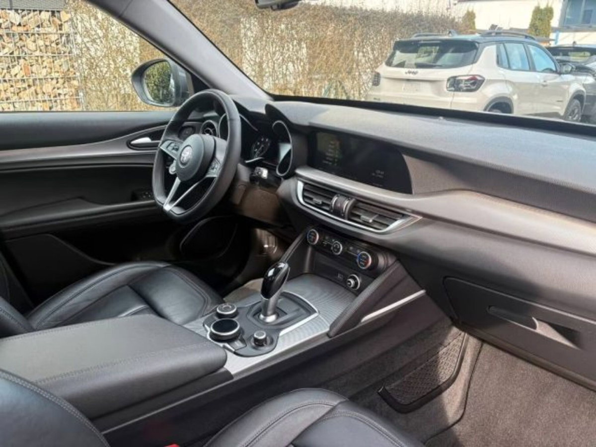 Alfa Romeo Stelvio Stelvio 2.0 Turbo 200 CV AT8 Q4 Super Business (14)